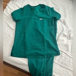 FIGS forest green scrubs with jogger pants Size S